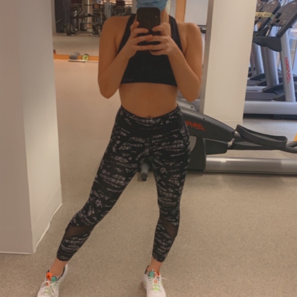 Lululemon 3/4 Black&White Pattern Legging